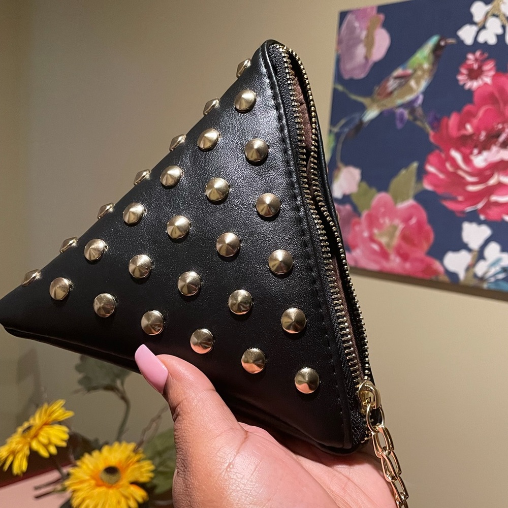 🌸Wristlet with gold Studs🌸